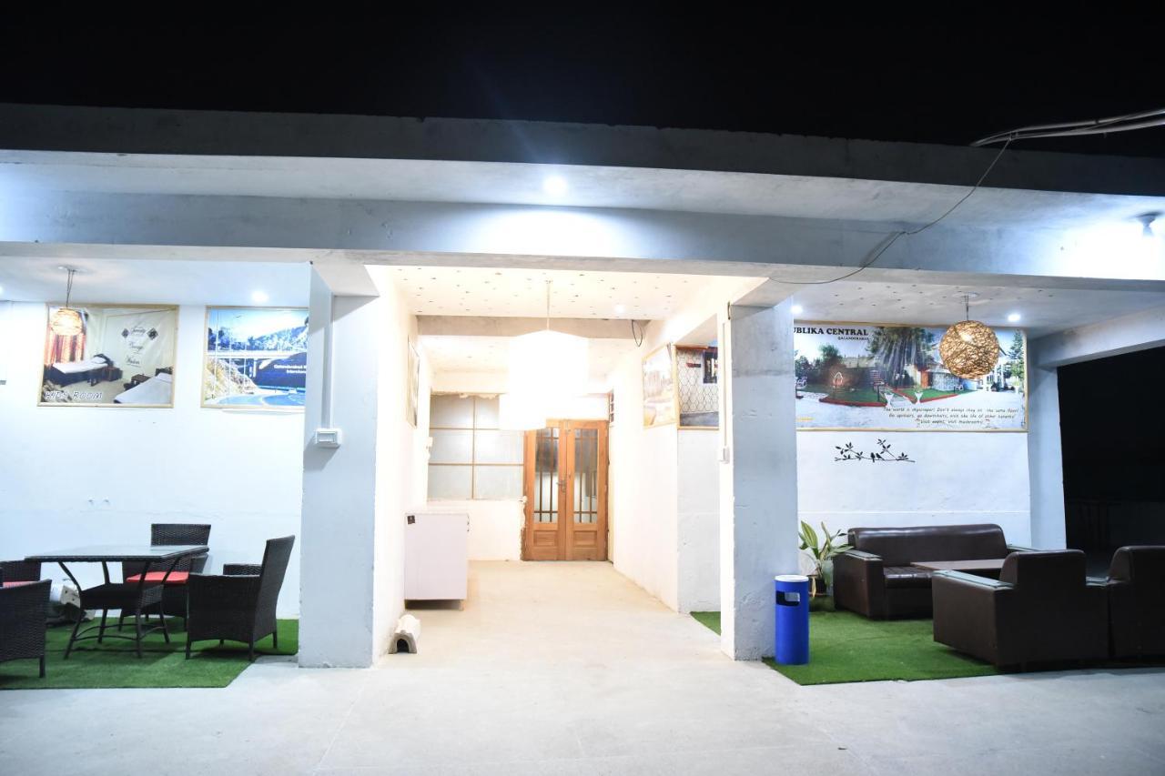 Republika Urban Apartamento Abbottabad Exterior foto